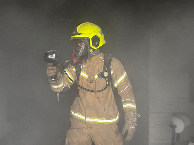 اندلاع حريق داخل منزل في جت المثلث بدون وقوع اصابات 